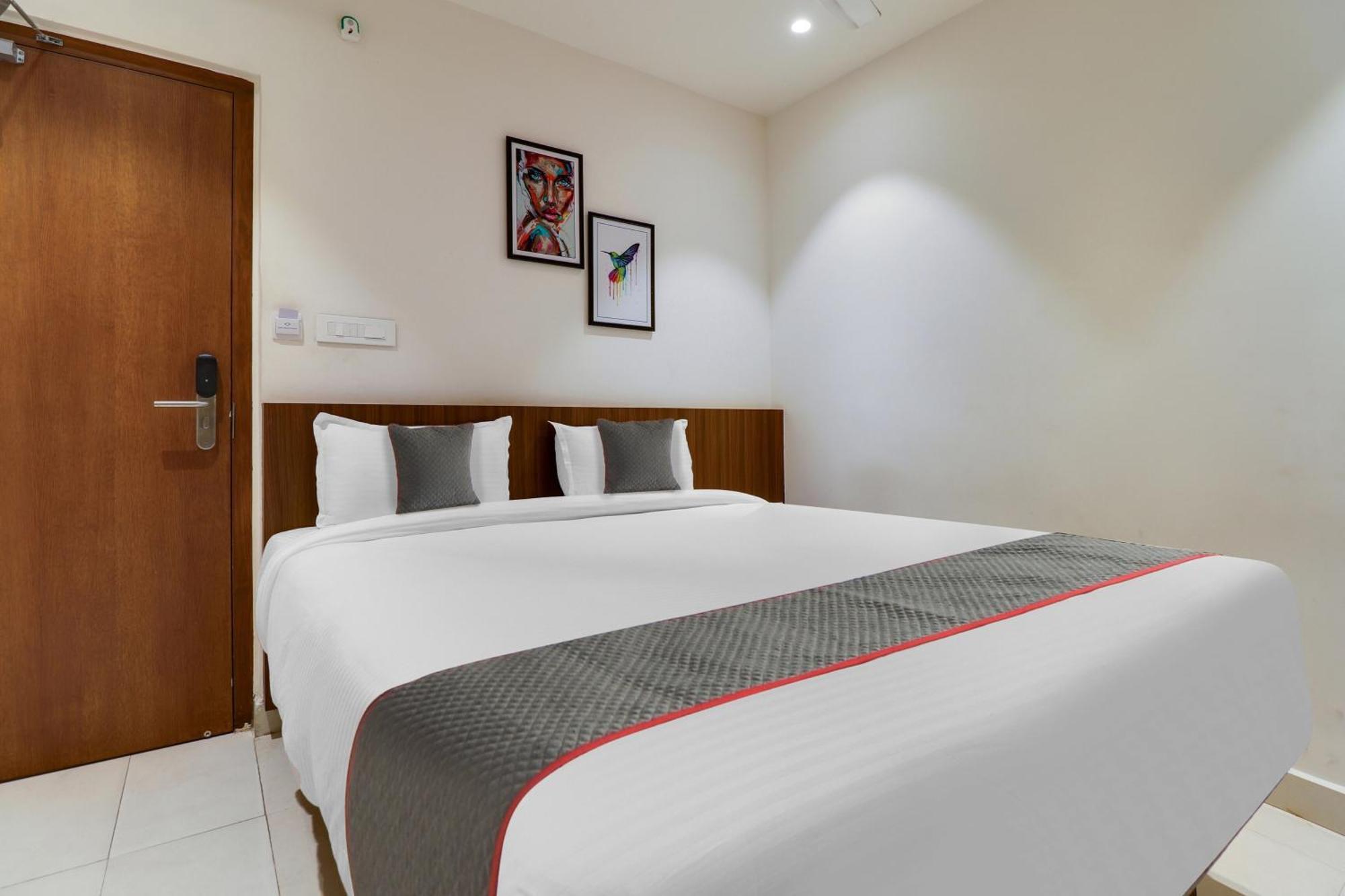 Hotel 7 Lamps Visakhapatnam Exterior foto