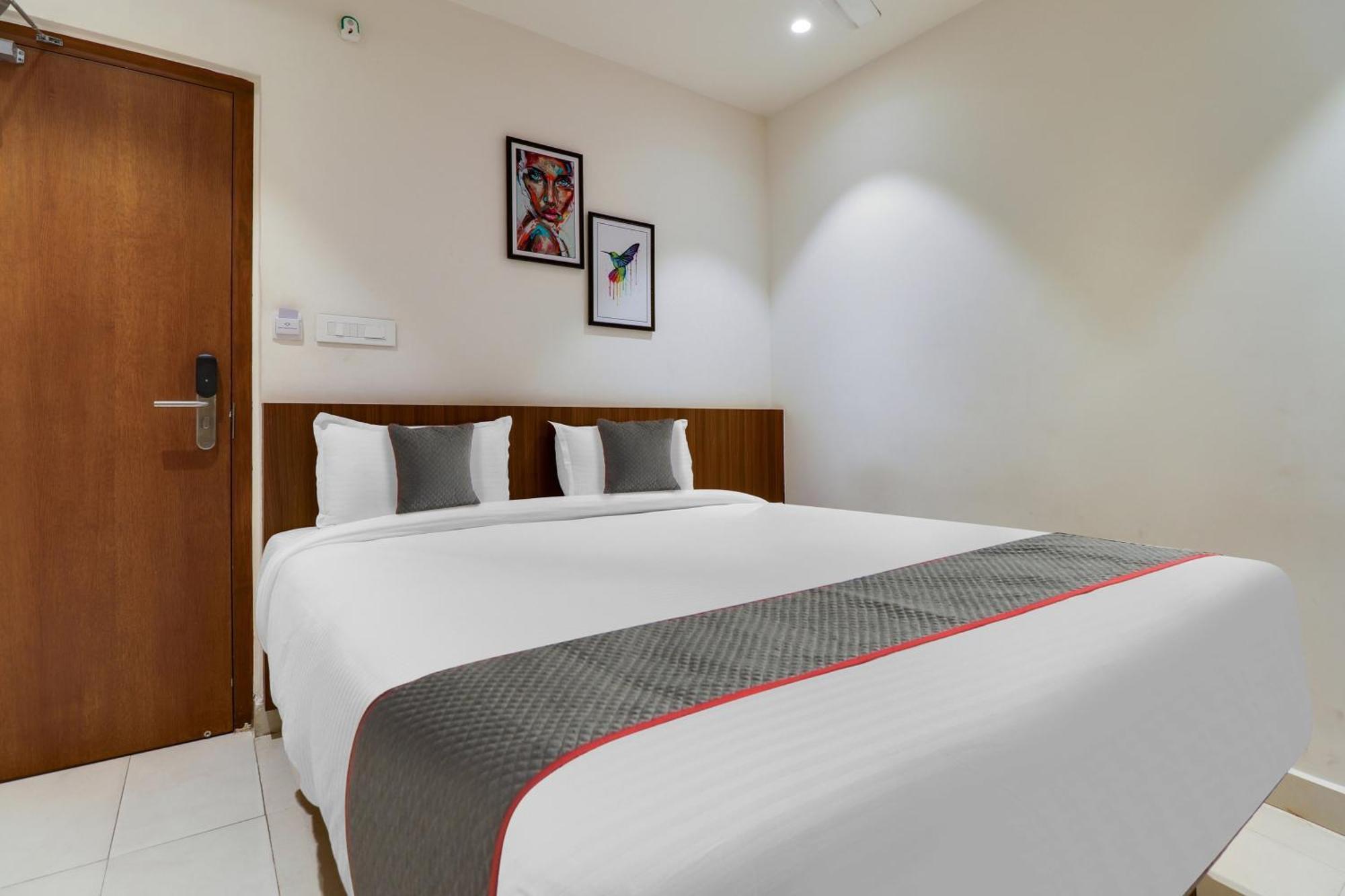 Hotel 7 Lamps Visakhapatnam Exterior foto